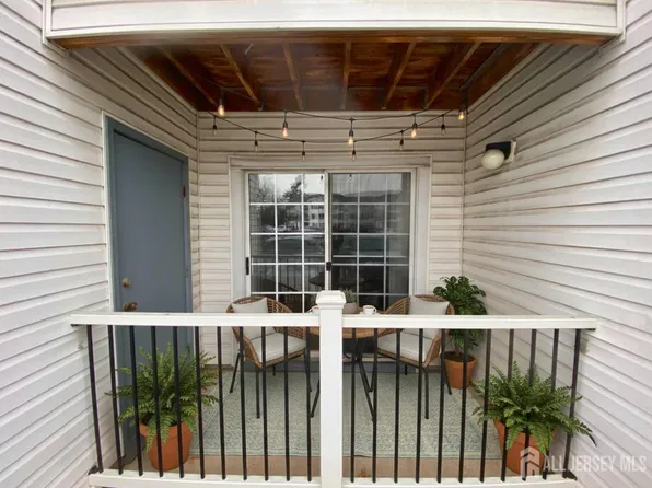 215 Waterford Dr, Edison, NJ 08817