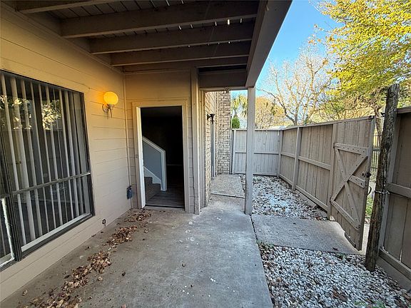 4th image of 9461 Pagewood Ln #9461