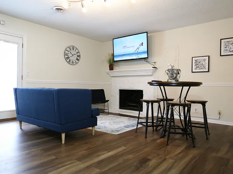 Walker Springs Apartments — Photo 2