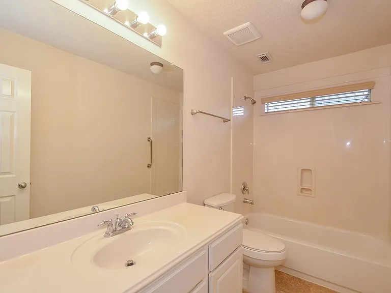 8111 Emperors Pass — Photo 12