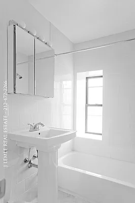 Rented by J. Lemle Real Estate | media 16