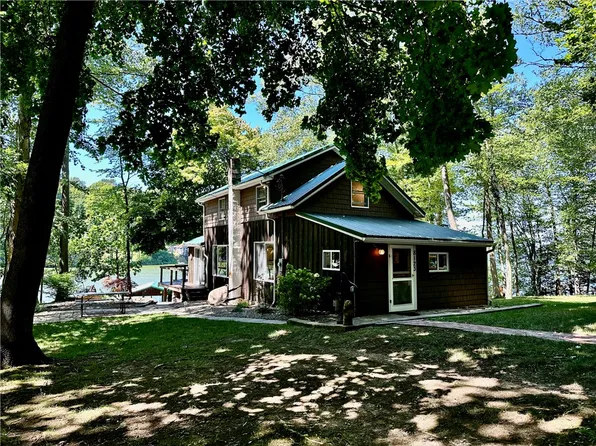 8123 Robin Rd, Wolcott, NY 14590