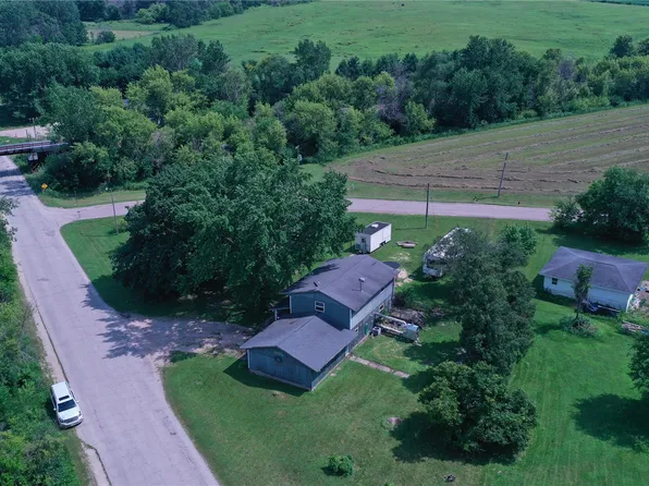 1797 Maple Way, Coggon, IA 52218