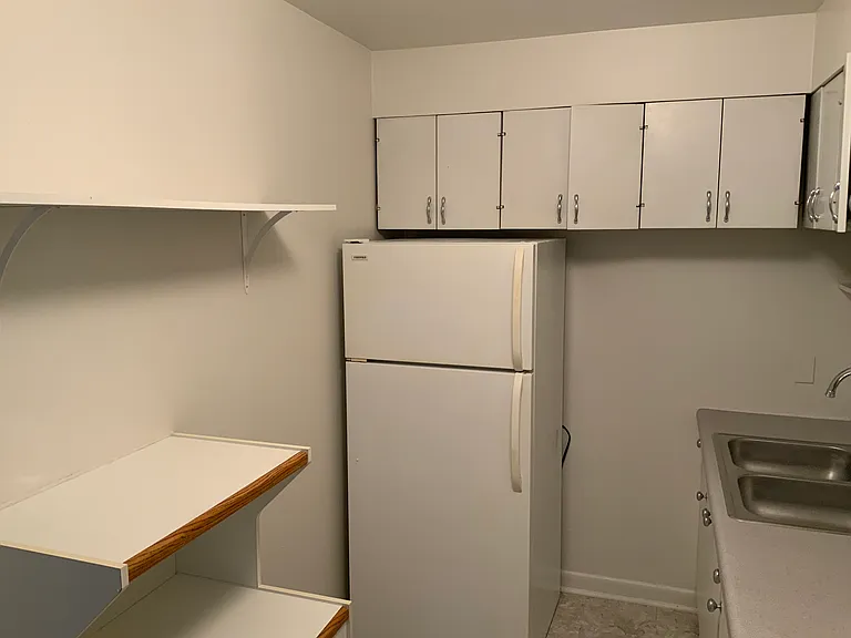 1006 Broadway St — Photo 93