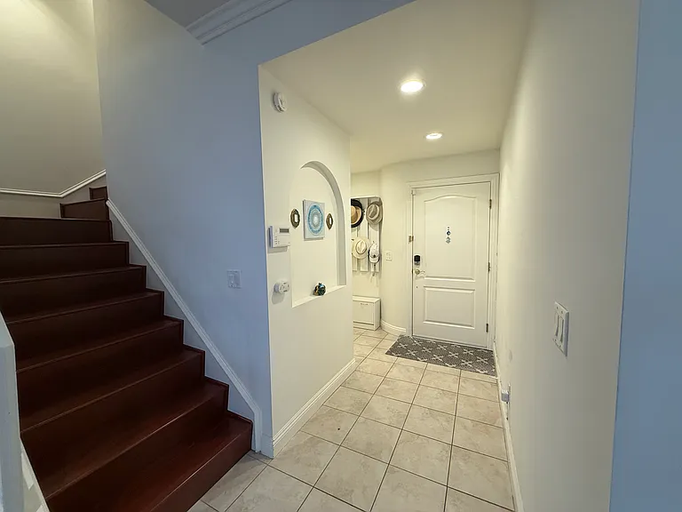 10130 Commerce Ave #7 — Photo 7