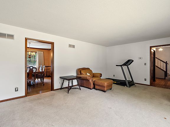 5th image of 665 S Greenbrook Cir