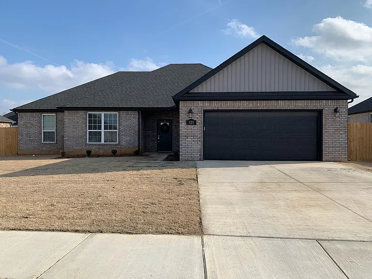 421 Linda Ln — Photo 1
