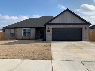 421 Linda Ln, Centerton, AR 72719