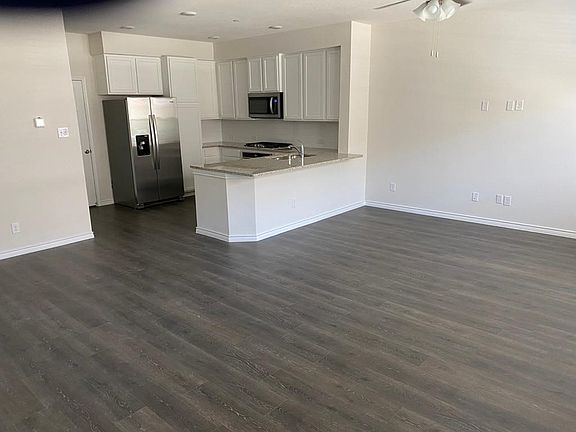 4th image of 2402 Siskiyou St