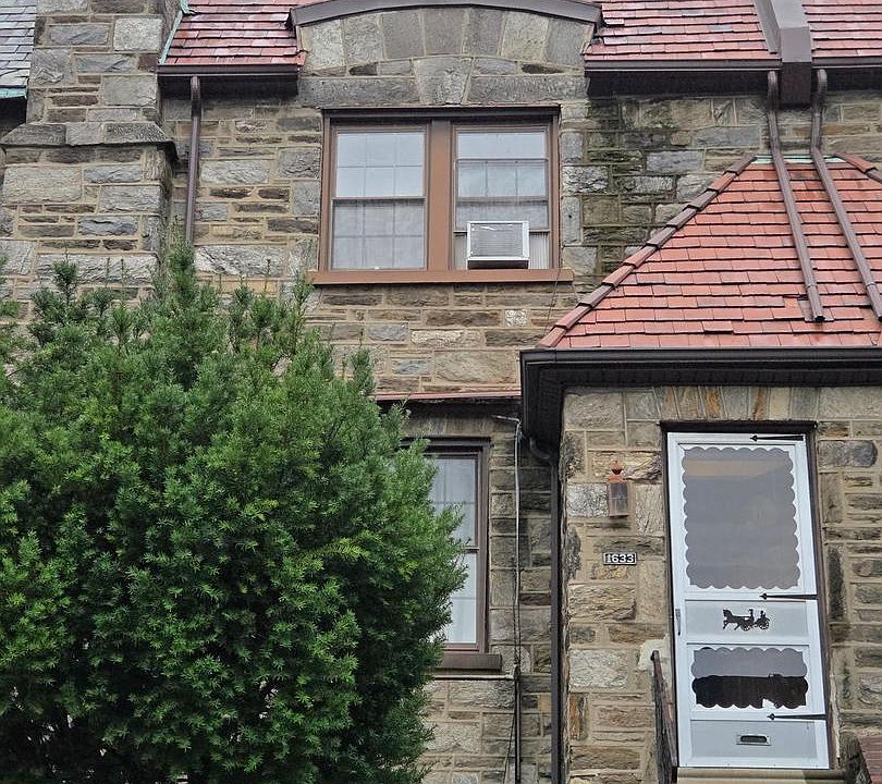 1st image of 1633 Conlyn St
