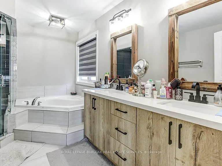 182 Fair St — Photo 24