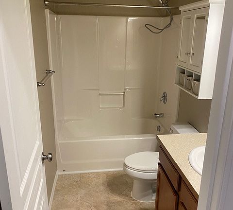 4th image of 530 Woodlark Dr