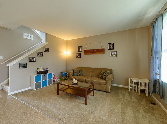 3rd image of 2542 Goldenrod Way