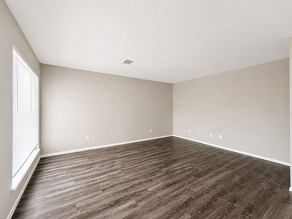 5th image of 900 NW 24th St #816-11