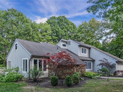 12 Contemporary Drive, Danbury, CT, 06811