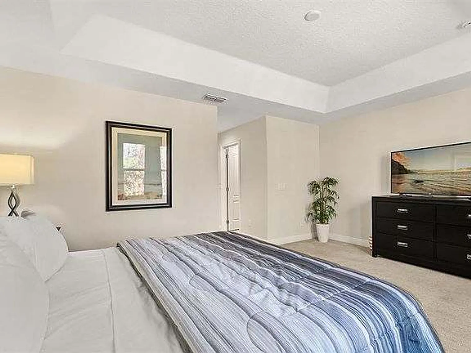 3 bed, 2.0 bath, 1625 sqft, $2,386 — Photo 3