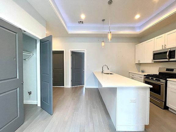 3rd image of 1446 N Franklin St #D