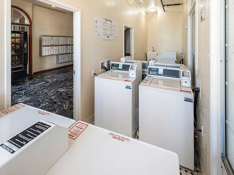 Soto Rose Apartments — Photo 40