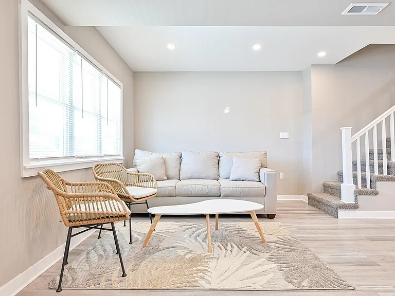 203 N Somerset Ave — Photo 8