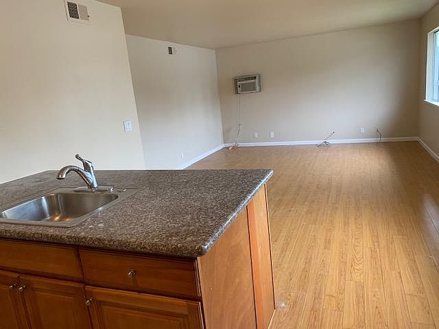 1st image of 906 Gilchrist Dr APT 1