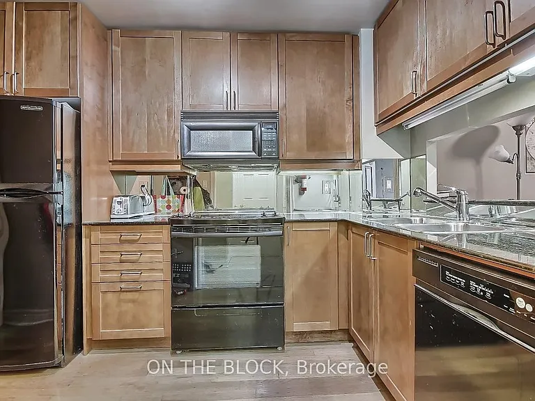 3085 Bloor St W #112 — Photo 12
