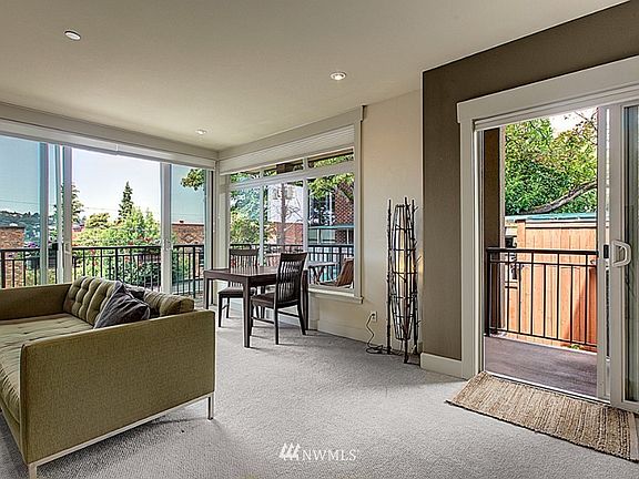 4th image of 2035 Eastlake Ave E APT 204