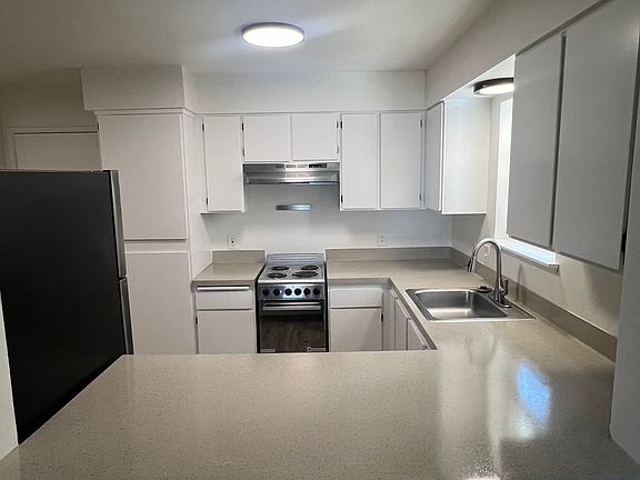 3rd image of 3444 Erickson St #202