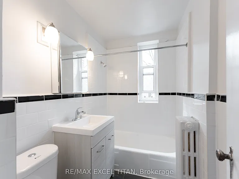 8 Mallory Gdns #35 — Photo 13