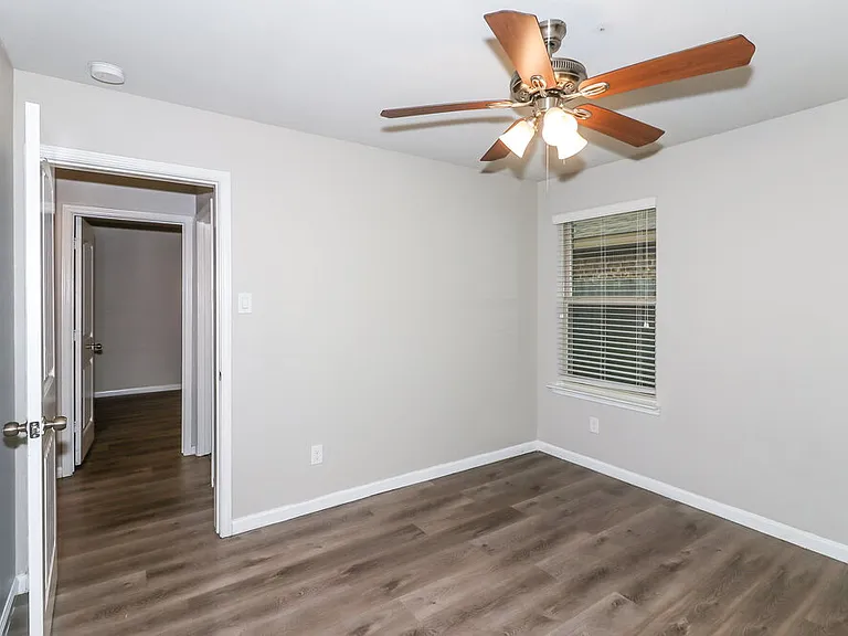 407 Ashley Falls Ln — Photo 13