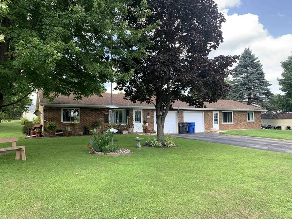 104-106 Hillside Dr, Columbus, WI 53925