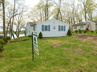 318 Lakeside Dr, Delton, MI