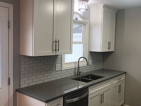 5th image of 304 S Watkins St