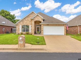 1915 Hollyglen Dr, Tyler, TX 75703