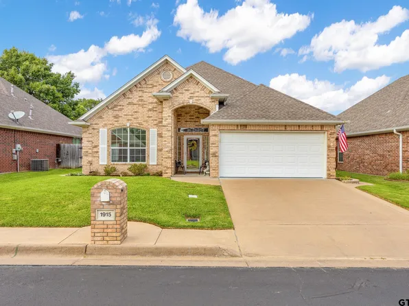 1915 Hollyglen Dr, Tyler, TX 75703
