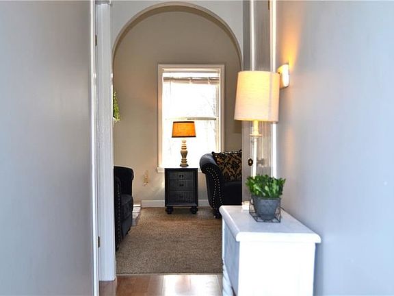 3rd image of 714 Sunset Cir