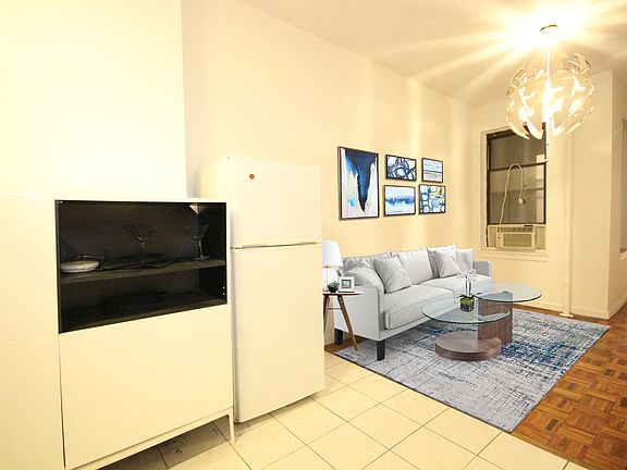 4th image of 312 W 21st St #2