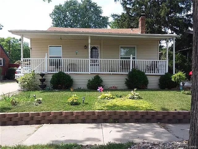 2833 Grand Ave photo 1