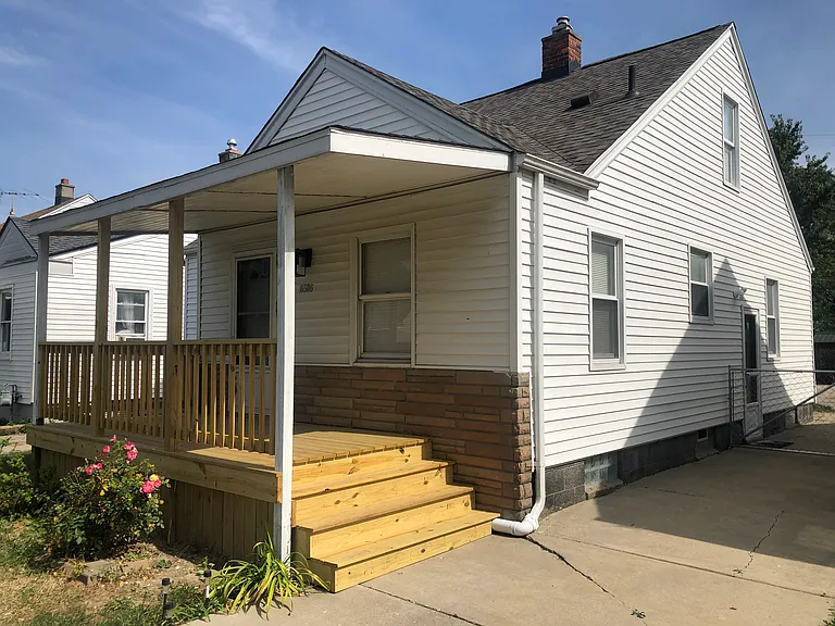 6506 Grandville Ave — Photo 1