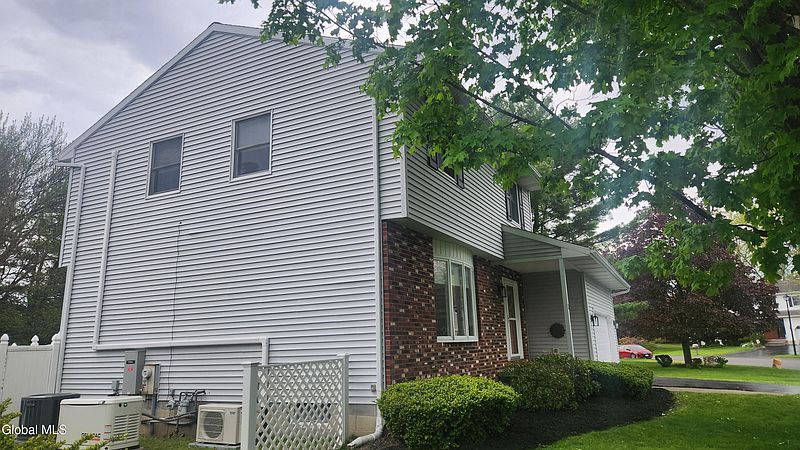 2nd image of 7 Berkshire Drive