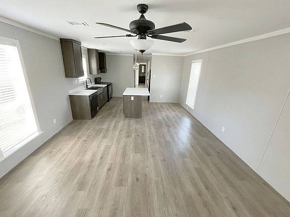 4th image of 2701 Leary Ln Trailer 98