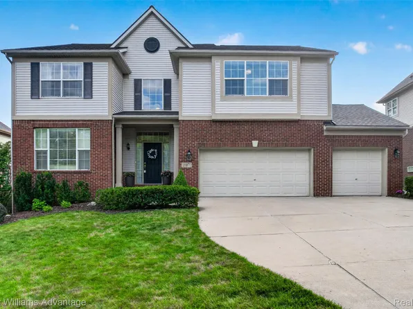 16971 Algonquin Dr, Northville, MI 48168