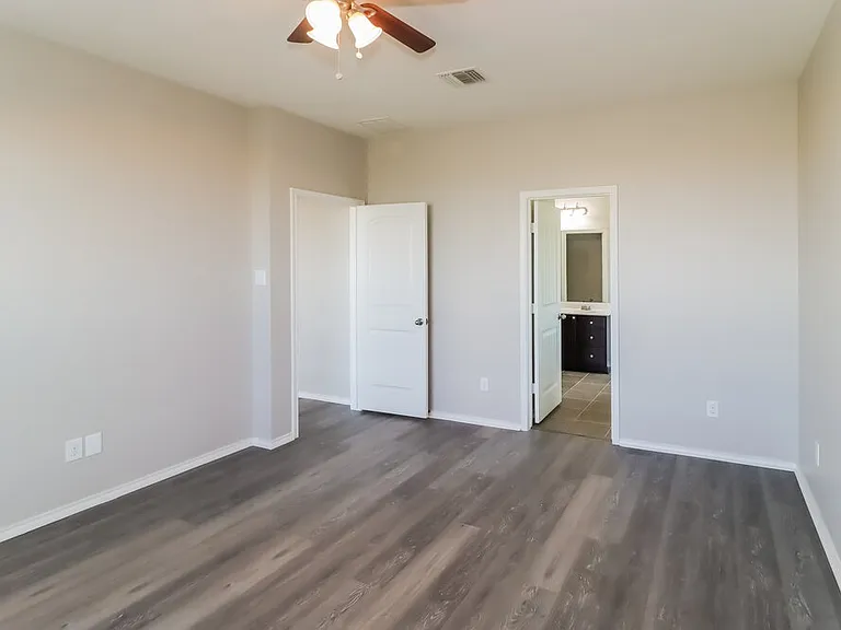 124 Carrington St — Photo 9