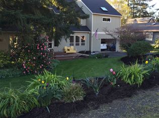 975 Lovell Ave NW, Bainbridge Island, WA 98110