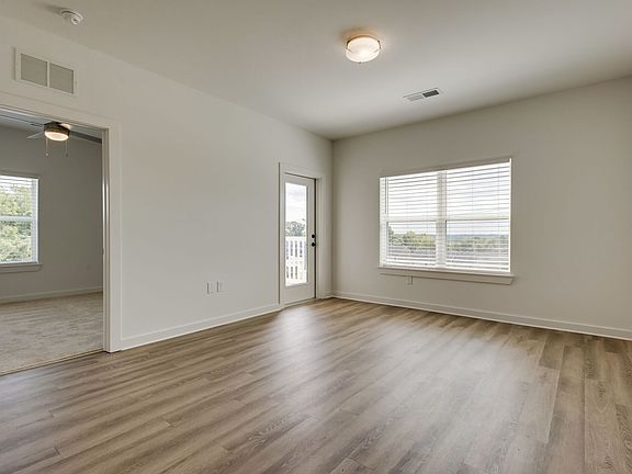 4th image of 1540 Lebanon Pike #401