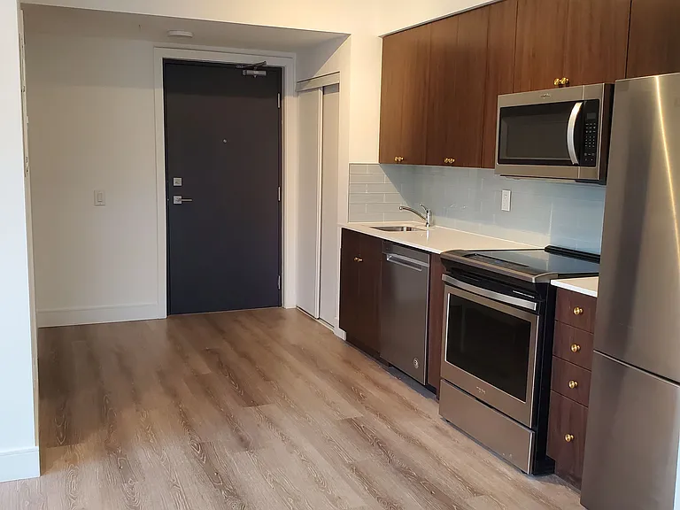 1 Wellington St #219 — Photo 2