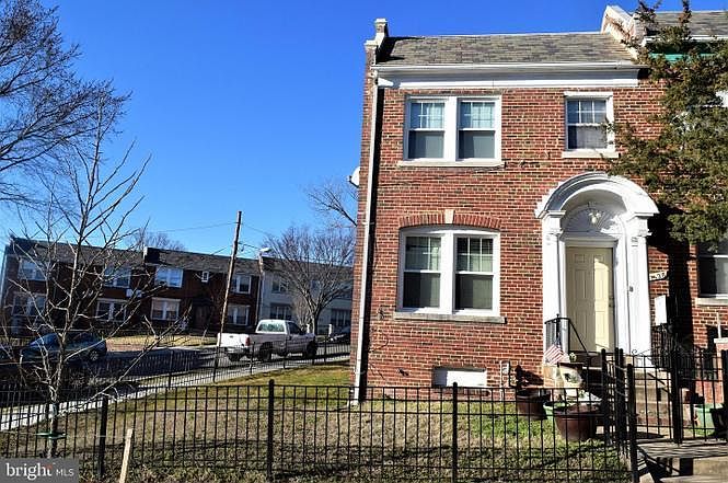 This is a two-unit building. The units share a front entrance and interior staircase, but have separate, private back doors. This is a fenced-in corner lot, great for pets.