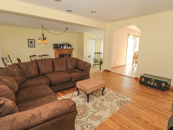 3rd image of 18 Fountain Ave