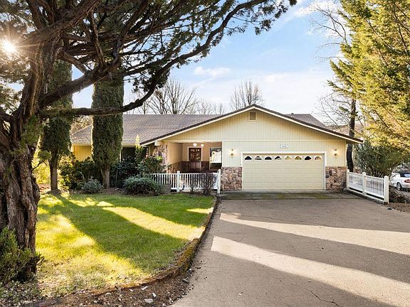 4th image of 13692 Forest Park Cir