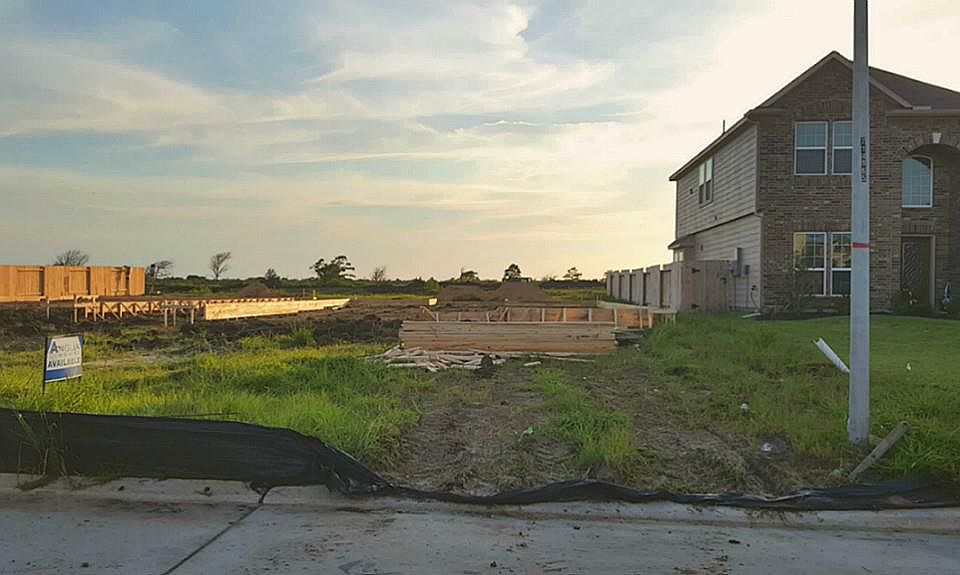 1st image of 450 Forest Village Cir