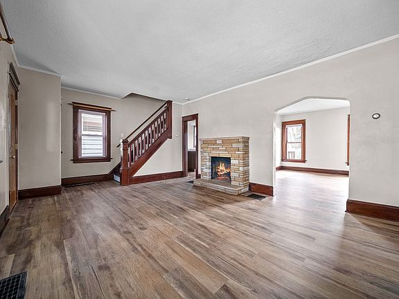 5th image of 319 E 33rd St